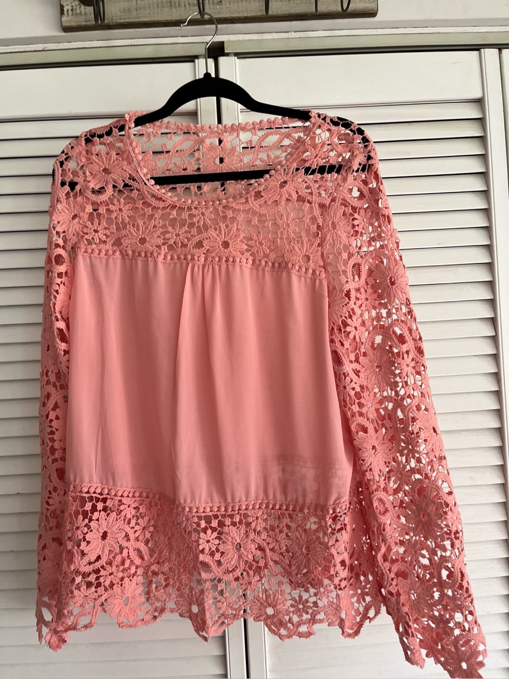 Lace Crochet Peach Women's Long-Sleeve Top. Size M